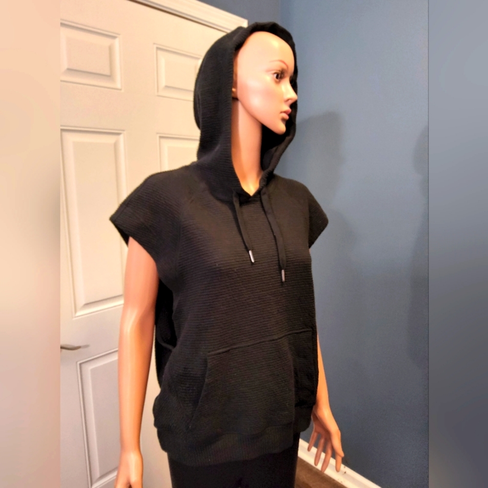 Lululemon Athletica pullover sleeveless